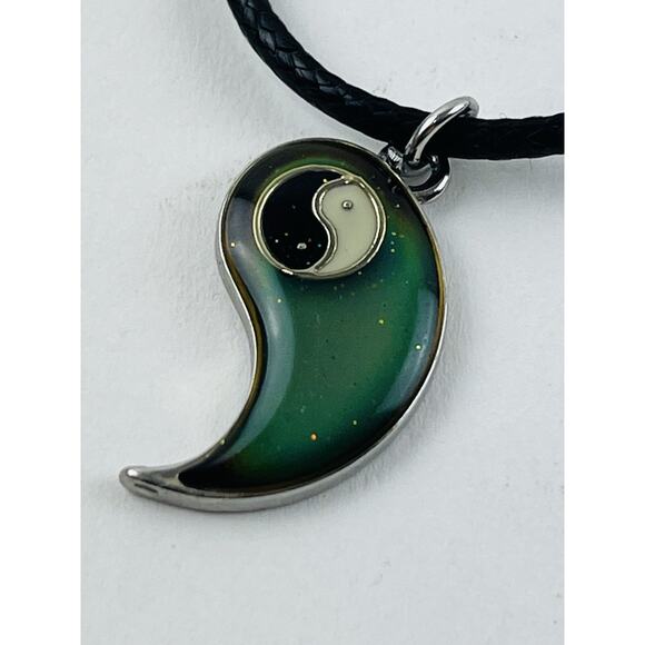 Claire’s Green Blue Purple Pendant Mood Yin Yang Moon Choker Necklace Costume Ch - Picture 9 of 16